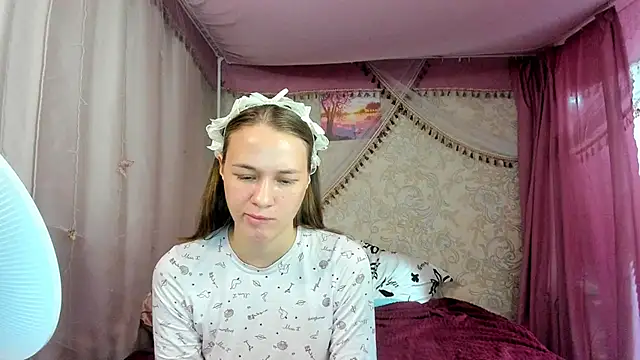 Snapshot of leila_bambi_ chatting on June 29, 2026, 5:45 pm leila bambi online show from June 29, 2026, 5:45 pm