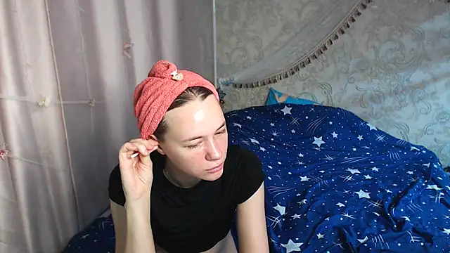 Snapshot of leila_bambi_ chatting on July 26, 2026, 4:03 pm leila bambi online show from July 26, 2026, 4:03 pm