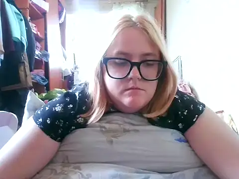 Snapshot of DesireMelissa chatting on October 7, 2025, 8:15 am DesireMelissa online show from October 7, 2025, 8:15 am