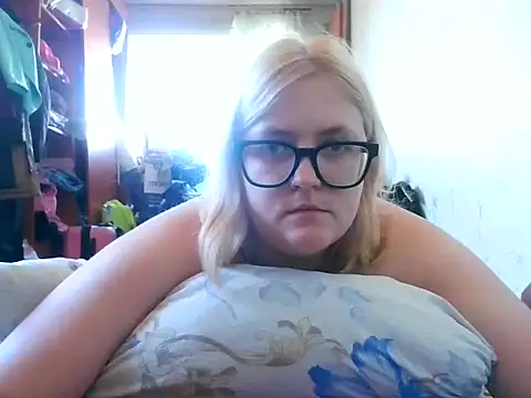 Snapshot of DesireMelissa chatting on October 1, 2025, 8:30 am DesireMelissa online show from October 1, 2025, 8:30 am