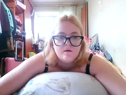 Snapshot of DesireMelissa chatting on October 11, 2025, 7:42 am DesireMelissa online show from October 11, 2025, 7:42 am