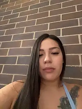 Snapshot of Latina_vanessa chatting on May 19, 2026, 4:25 pm Latina vanessa online show from May 19, 2026, 4:25 pm