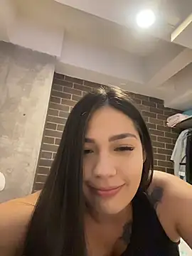 Snapshot of Latina_vanessa chatting on May 6, 2026, 3:54 am Latina vanessa online show from May 6, 2026, 3:54 am