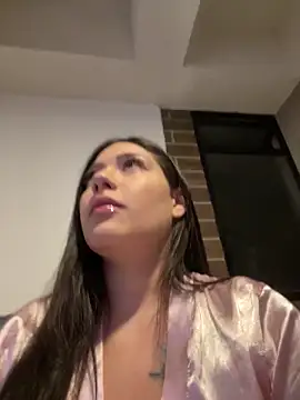 Snapshot of Latina_vanessa chatting on April 18, 2026, 2:14 am Latina vanessa online show from April 18, 2026, 2:14 am