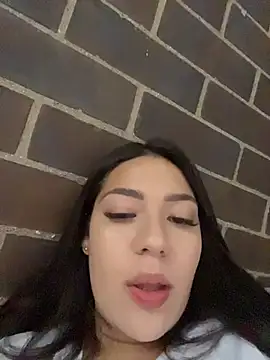 Snapshot of Latina_vanessa chatting on May 4, 2026, 8:11 pm Latina vanessa online show from May 4, 2026, 8:11 pm