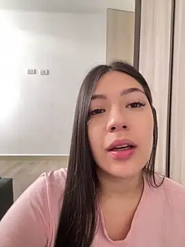 Snapshot of Latina_vanessa chatting on February 2, 2026, 5:01 pm Latina vanessa online show from February 2, 2026, 5:01 pm