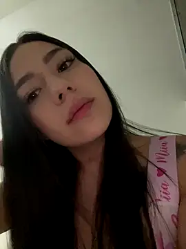 Snapshot of Latina_vanessa chatting on November 12, 2025, 1:43 am Latina vanessa online show from November 12, 2025, 1:43 am