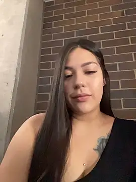 Snapshot of Latina_vanessa chatting on May 6, 2026, 8:13 pm Latina vanessa online show from May 6, 2026, 8:13 pm