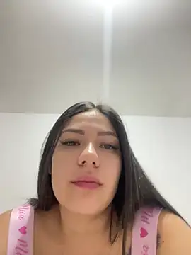 Snapshot of Latina_vanessa chatting on February 11, 2026, 4:34 am Latina vanessa online show from February 11, 2026, 4:34 am