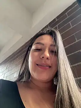 Snapshot of Latina_vanessa chatting on April 15, 2026, 10:43 pm Latina vanessa online show from April 15, 2026, 10:43 pm