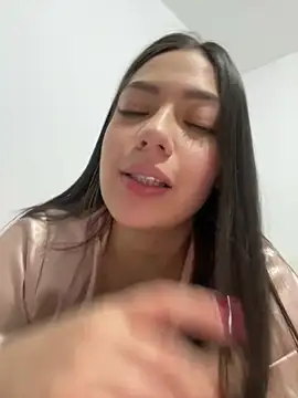 Snapshot of Latina_vanessa chatting on February 13, 2026, 2:22 am Latina vanessa online show from February 13, 2026, 2:22 am