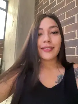 Snapshot of Latina_vanessa chatting on April 22, 2026, 4:25 pm Latina vanessa online show from April 22, 2026, 4:25 pm