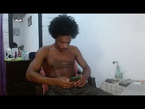 Snapshot of Larry-n-clouds chatting on May 21, 2026, 4:15 pm Larry-n-clouds online show from May 21, 2026, 4:15 pm