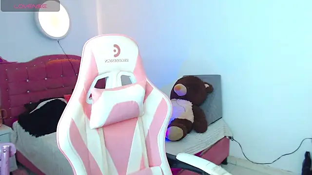 camila hootie online show from April 19, 2026, 4:24 am