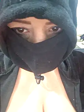 Snapshot of Rozittaa chatting on February 8, 2026, 5:21 pm Rozittaa online show from February 8, 2026, 5:21 pm