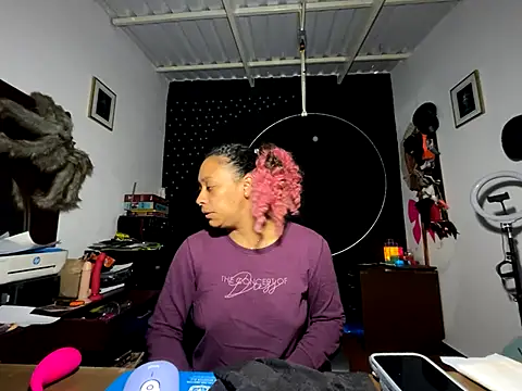 Cata Blue   online show from October 28, 2025, 3:11 pm