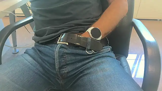 alessandroman2114 online show from September 12, 2025, 10:37 am