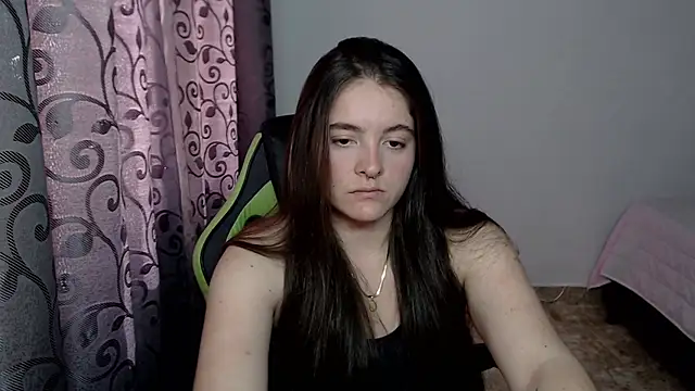 jennfoxx1 online show from October 20, 2025, 7:36 pm