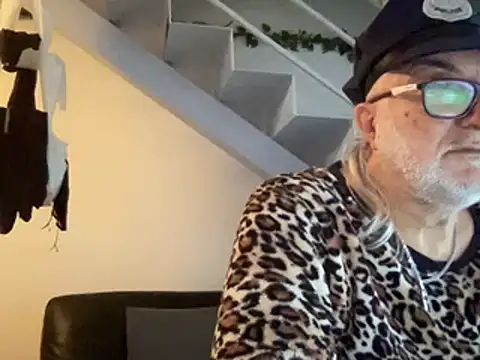 Snapshot of EroticVenetian chatting on March 14, 2025, 3:36 pm EroticVenetian online show from March 14, 2025, 3:36 pm