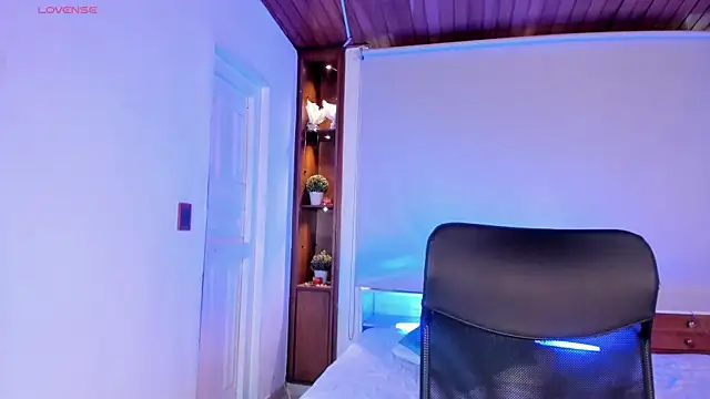 ambarcarterr online show from March 7, 2025, 5:06 pm