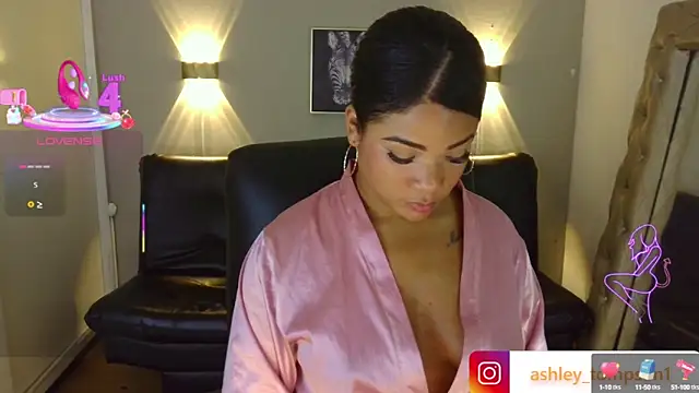 ashley Tompson1 online show from March 21, 2025, 6:51 pm