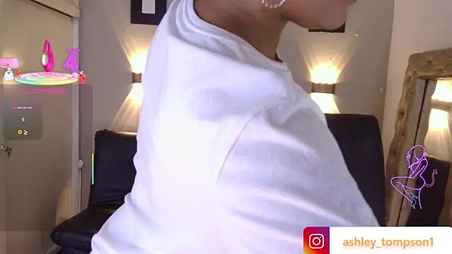 ashley Tompson1 online show from March 17, 2025, 4:22 pm