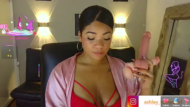 ashley Tompson1 online show from March 21, 2025, 3:46 pm