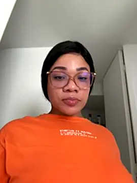 ashley Tompson1 online show from November 29, 2025, 1:00 pm