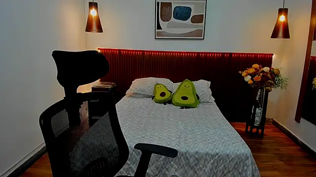 KatherineBond online show from March 25, 2026, 6:51 pm