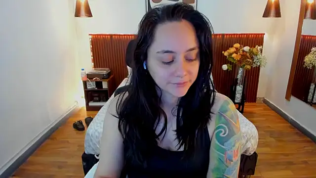 KatherineBond online show from May 19, 2026, 6:48 pm