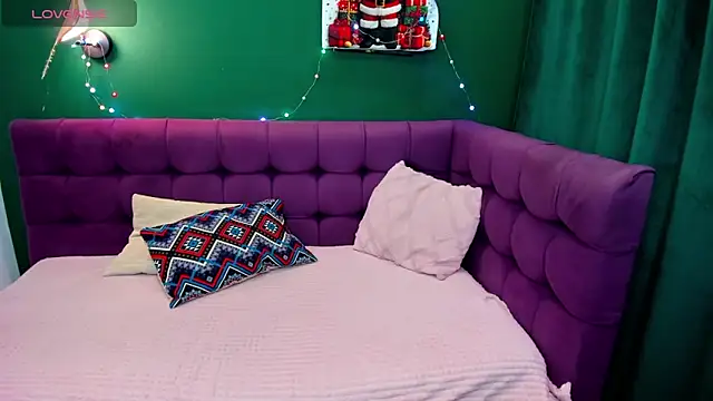 Snapshot of EvaMoran chatting on December 17, 2025, 1:43 am EvaMoran online show from December 17, 2025, 1:43 am