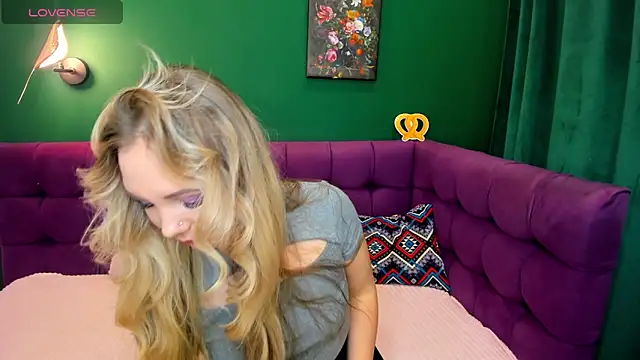 Snapshot of EvaMoran chatting on October 3, 2025, 1:53 am EvaMoran online show from October 3, 2025, 1:53 am