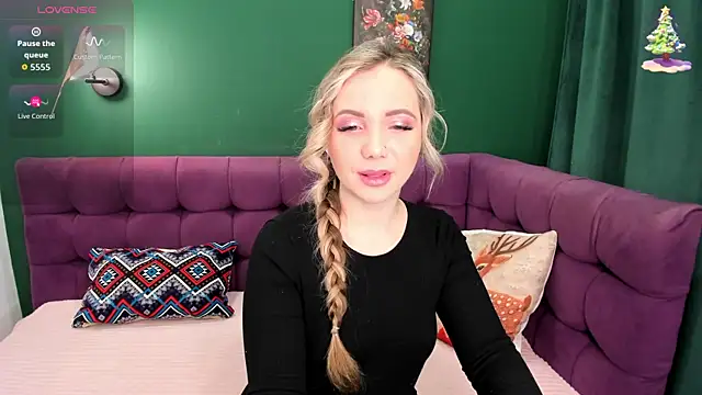 EvaMoran online show from March 18, 2026, 1:42 am