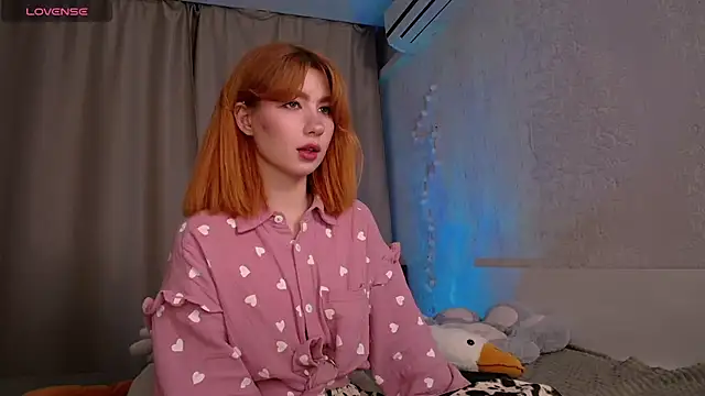 Evaa Moonn  online show from November 30, 2025, 1:45 pm