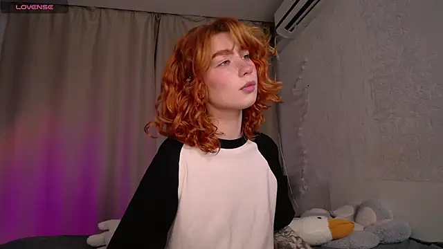 Evaa Moonn  online show from October 13, 2025, 5:31 am