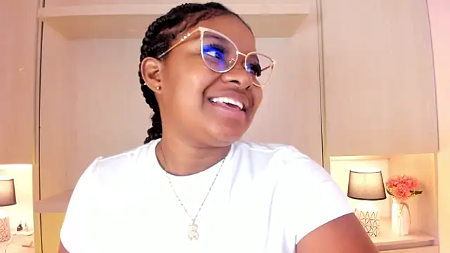 tamaraa smiith online show from November 1, 2025, 7:41 pm