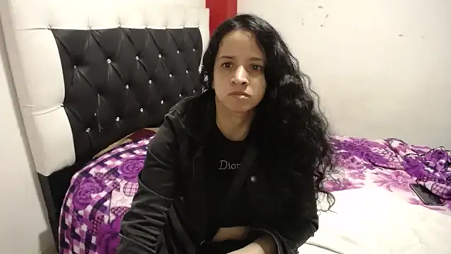 Snapshot of Katty_Bones chatting on March 13, 2025, 5:22 am Katty Bones online show from March 13, 2025, 5:22 am