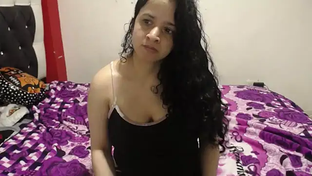 Snapshot of Katty_Bones chatting on December 20, 2025, 4:37 am Katty Bones online show from December 20, 2025, 4:37 am