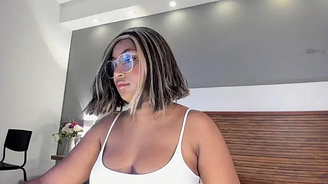 Adelehottman online show from November 19, 2025, 12:16 pm