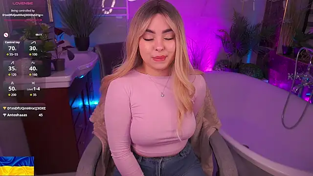 SusieWood online show from April 16, 2026, 8:09 pm