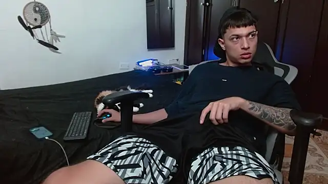 aaron blug online show from October 24, 2025, 10:31 pm