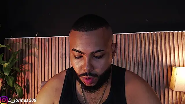 Snapshot of DilanJonnes_ chatting on September 13, 2025, 10:43 pm DilanJonnes online show from September 13, 2025, 10:43 pm