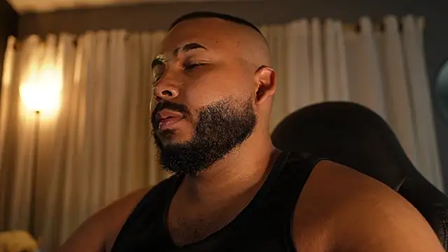 Snapshot of DilanJonnes_ chatting on September 22, 2025, 11:22 pm DilanJonnes online show from September 22, 2025, 11:22 pm