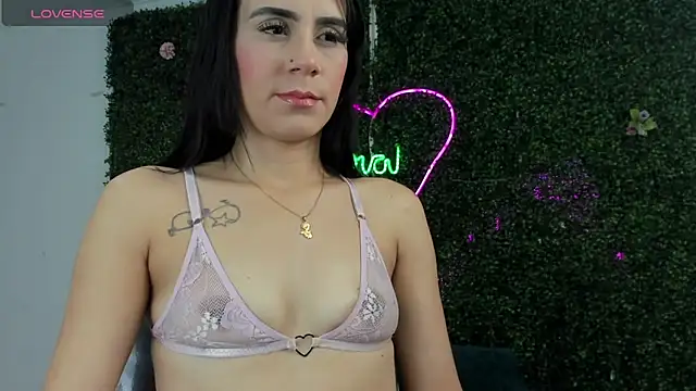 Snapshot of emy_0 chatting on February 8, 2026, 7:33 pm emy 0 online show from February 8, 2026, 7:33 pm