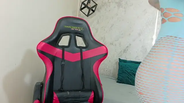 emy 0 online show from April 12, 2026, 2:53 pm