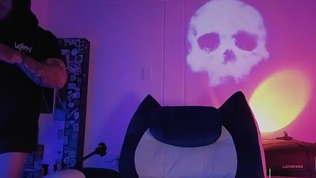 Ash gusbig online show from November 25, 2025, 3:18 am