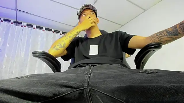 FrannBoy online show from March 6, 2025, 7:32 pm