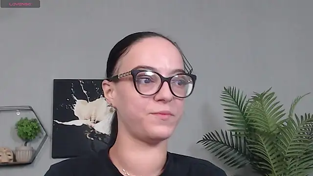 IzabelllNoir online show from April 6, 2026, 6:25 am