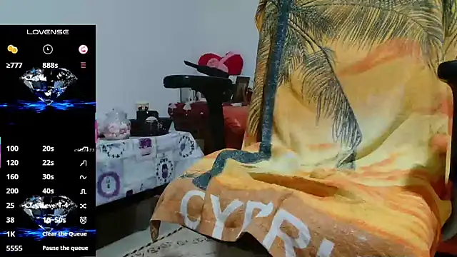 Snapshot of cuple_hoot_ chatting on October 31, 2025, 3:41 pm cuple hoot  online show from October 31, 2025, 3:41 pm