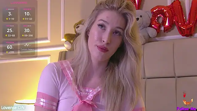 SerenaBennet online show from November 11, 2025, 4:35 pm